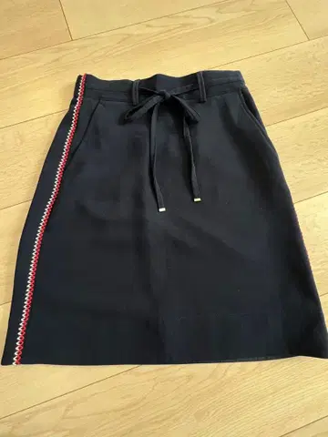 TOMMY HILFIGER 스커트