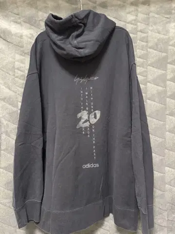 Y-3 자수 20th 백 로고 후드티