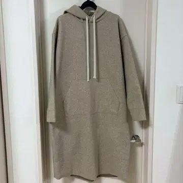 [ 미사용 새상품 ] 멜톤풍 후디 원피스