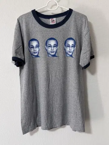 ARAKI 얼굴 프린트 그레이 T셔츠