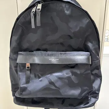 MICHAEL KORS 카모플라주 백팩