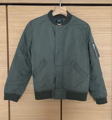 A.P.C. MA-1 자켓 S 올리브