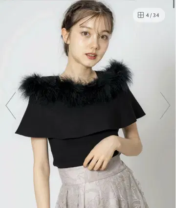 노엘라 페더 니트 반팔 퍼 케이프 블랙 오프숄더