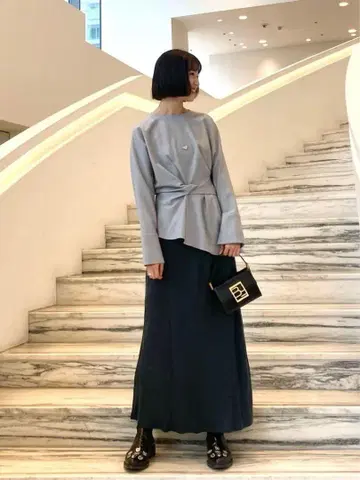 새상품 BARNEYS NEWYORK 워셔블 트위스트 디테일 블라우스
