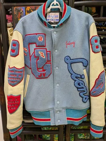 블루 백 소매 가죽 풀 데코 바시티 자켓