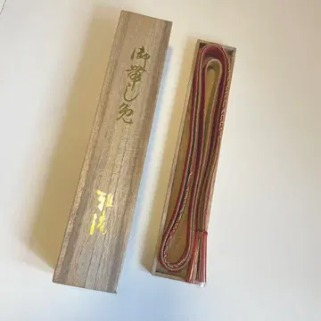 붉은 금색 허리띠 나무 상자 포함
