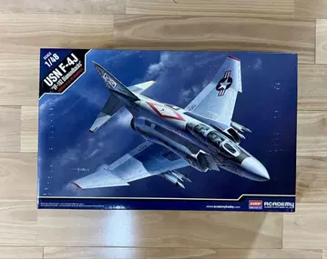 Academy USN F-4J VF-102 Diamondbacks