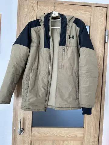 언더아머 다운 자켓 남성용 L 사이즈