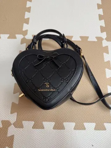 사만사 베가 하트형 숄더백 블랙