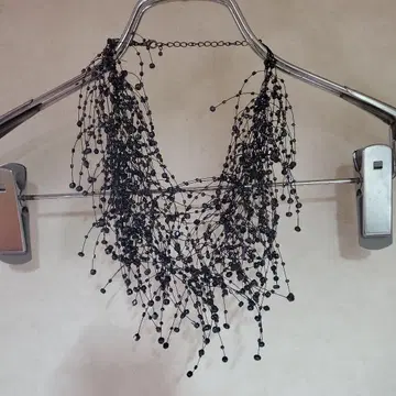 비즈 장식 블랙 목걸이