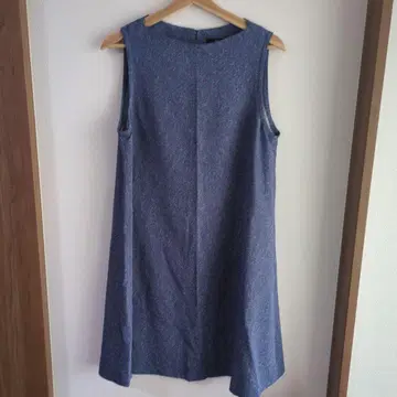 시선당 TOMOcollection 슬리브리스 무릎 기장 원피스 블루