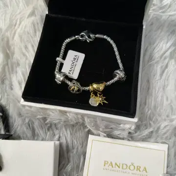 PANDORA의 하트와 별 참 팔찌는 캐주얼 엘레강트