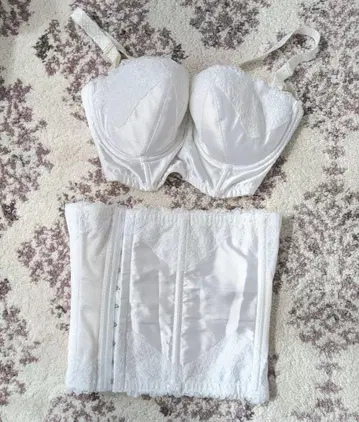 트라이엄프 E70 브라이덜 이너