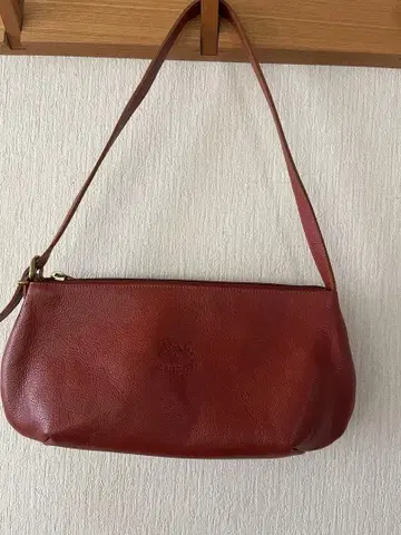 일비종떼 초승달 숄더백 카멜
