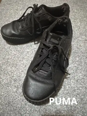 PUMA 블랙 가죽 스니커즈