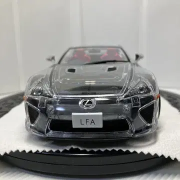 타미야 1/24 렉서스 LFA 풀 뷰 프라모델 완성품입니다.