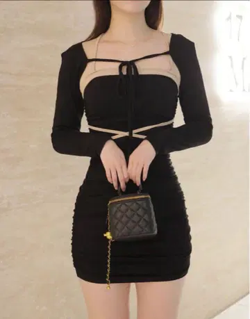 블랙 미니 원피스 긴팔 스트랩 포함