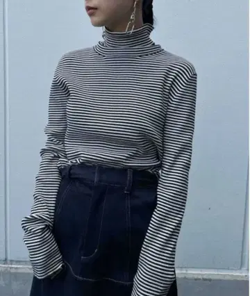 BACK CHARM BASIC KNIT TOP