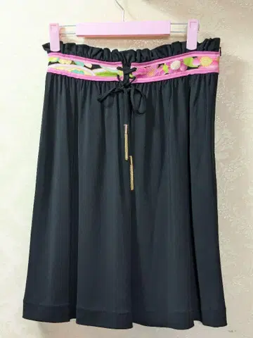 레오나르 플레어 스커트