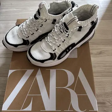 ZARA 24cm 스니커즈