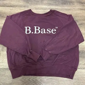 B.Base 버건디 로고 맨투맨