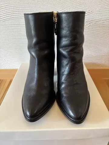 23구 블랙 가죽 앵클부츠