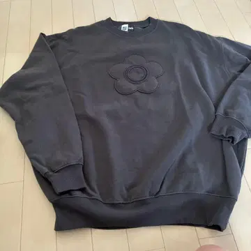 MARY QUANT 꽃 자수 맨투맨
