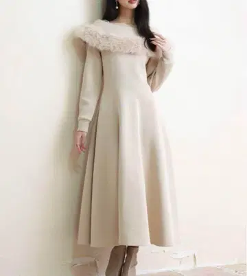 퍼가 달린 케이프풍 롱 플레어 원피스