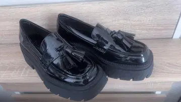 ZARA 태슬 장식 통굽 로퍼 블랙