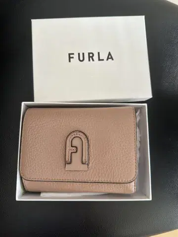FURLA 베이지 3단 폴더형 지갑