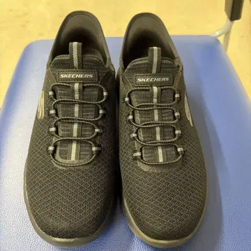 SKECHERS 미끄럼 방지 블랙 스니커즈 와이드