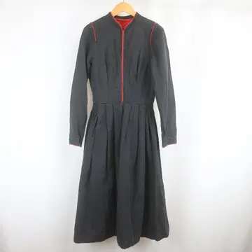 파이핑 스탠드 칼라 페이드 턱 개더 플레어 원피스