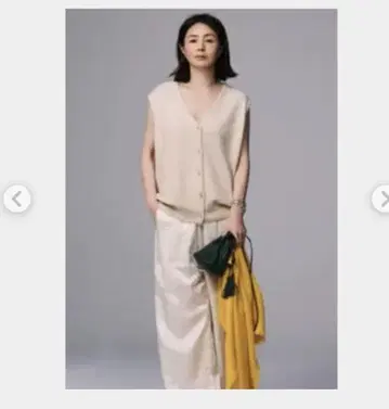 loin. 베이지 V넥 캐시미어 베스트 이가와 하루카
