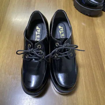 블랙 광택 하이힐 로퍼