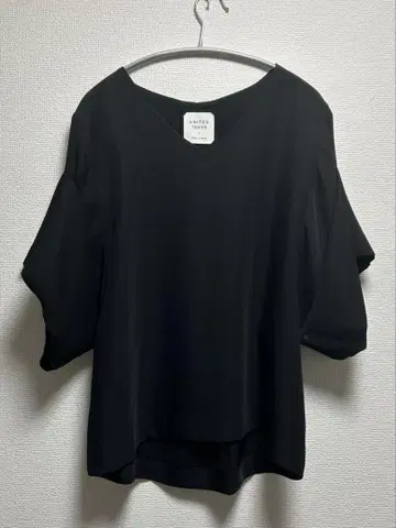 새상품급 변형 소매 드레이프감 블라우스 블랙