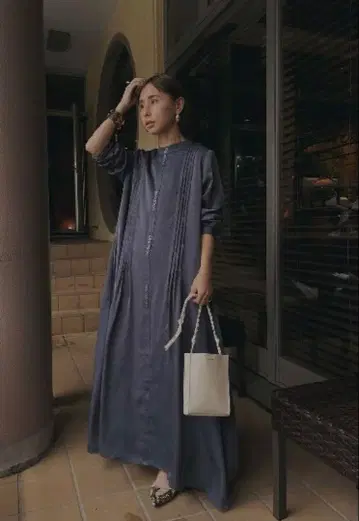 QUEUE BUTTON DRESS