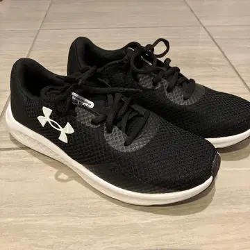새상품 26cm 언더아머 UNDERARMOUR UA 충전 패스 루트 3