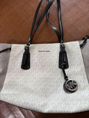MICHAEL KORS 화이트 그레이 백