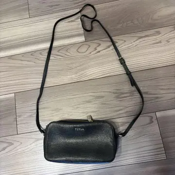 새상품급 FURLA 블랙 숄더백