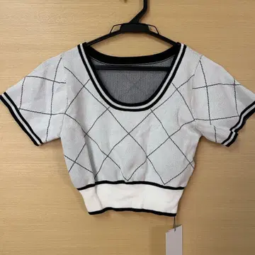 melt the lady 다이아몬드 패턴 반팔 크롭 니트