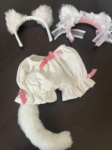 천사의 옷장 화이트 고양이 머리띠, 꼬리 서랍