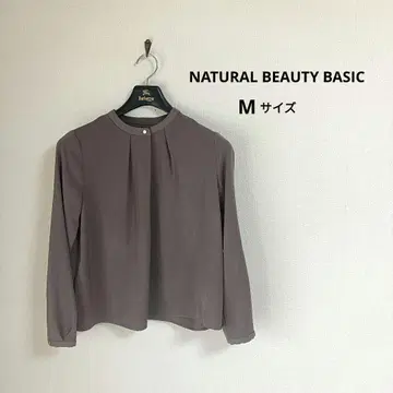 NATURAL BEAUTY BASIC 프론트 턱 골드 버튼 블라우스