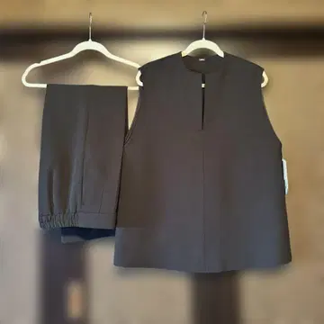Mila Owen 슬리브리스 셋업 블랙 사이즈 1
