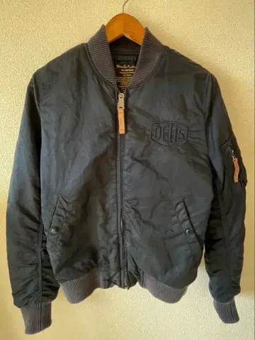 새상품급 Deus alpha industries MA-1