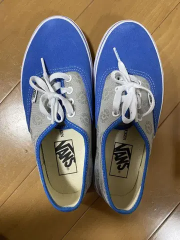 반스 AUTHENTIC 오센틱 V44CF BUMP