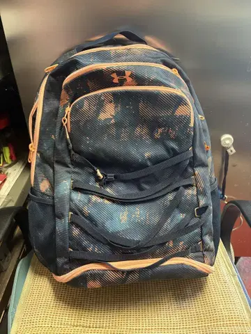 언더아머 스플래터 페인트 백팩