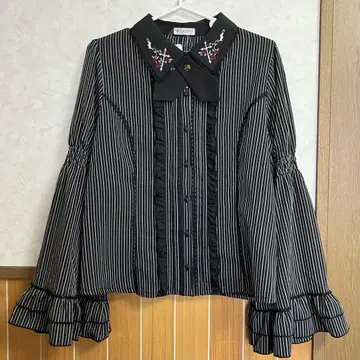 axes femme 크로스 로즈 자수 블라우스