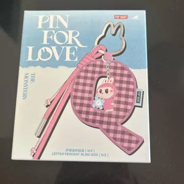 POP MART PIN FOR LOVE Q 레터형 키링