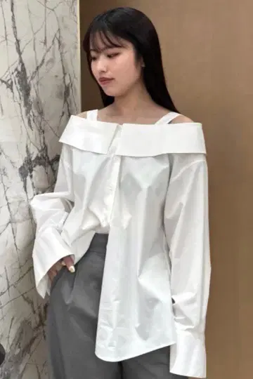프레이 아이디 셔츠 디자인 오프숄더 블라우스