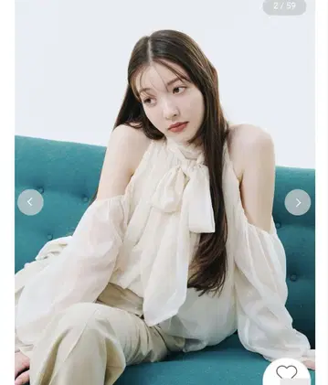 릴리 브라운 드레이프 보타이 쉬폰 블라우스 IVR